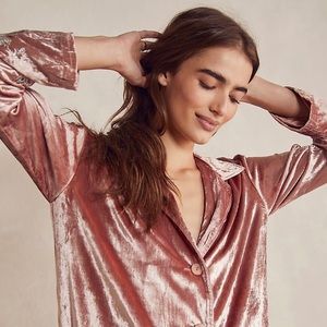 ✨NWOT✨Embroidered Velvet Sleep Top